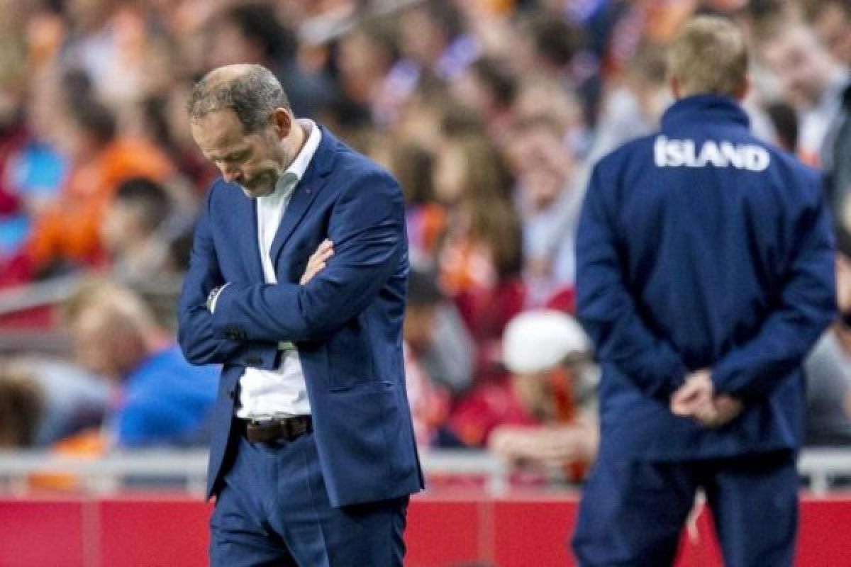 Belanda pecat pelatih Danny Blind