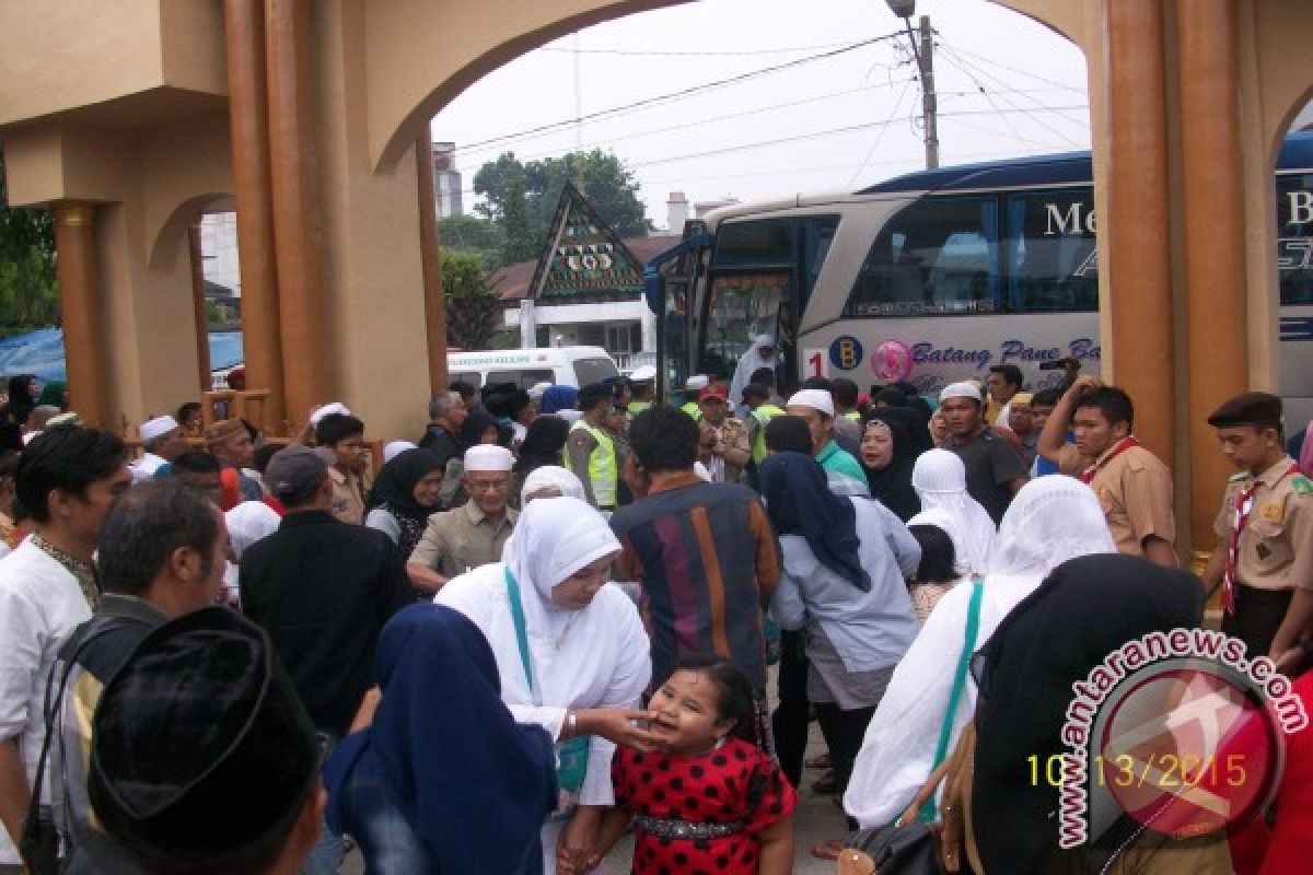 Jamaah Haji Kloter 13 Kembali Dengan Selamat