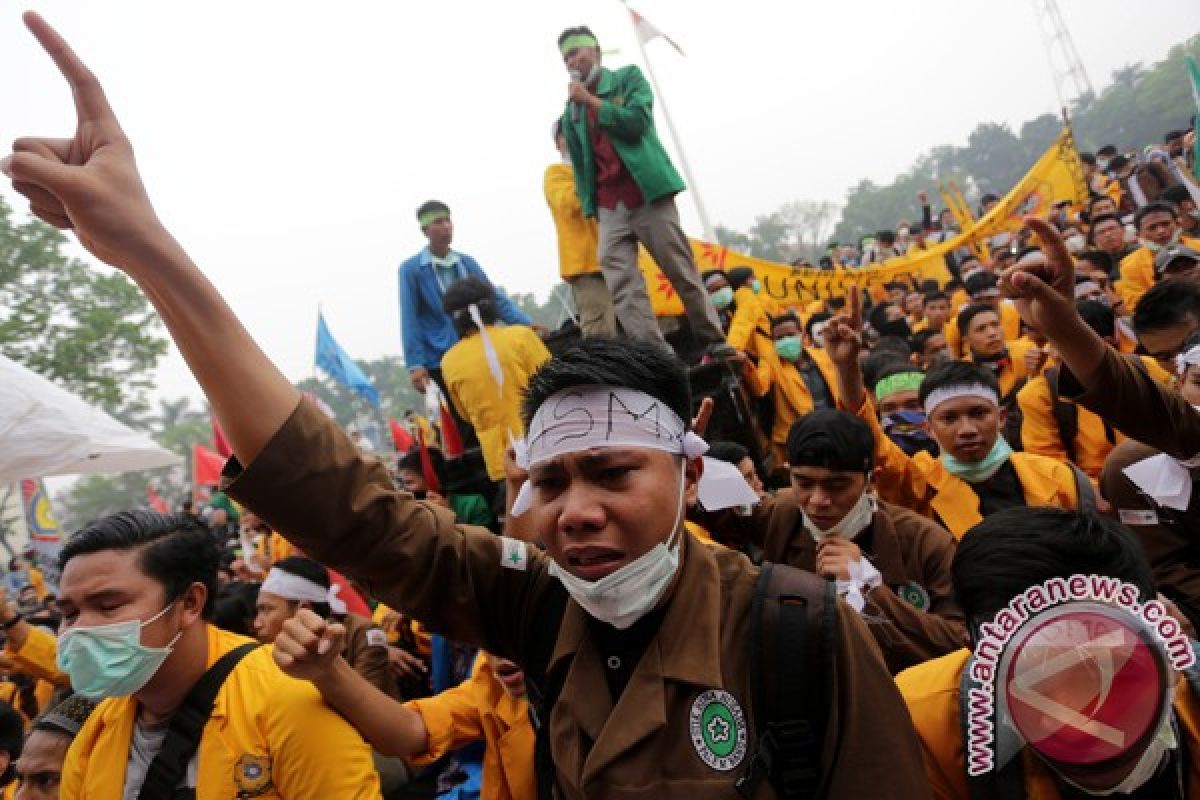 Aliansi BEM Sumatera Selatan demo di DPRD