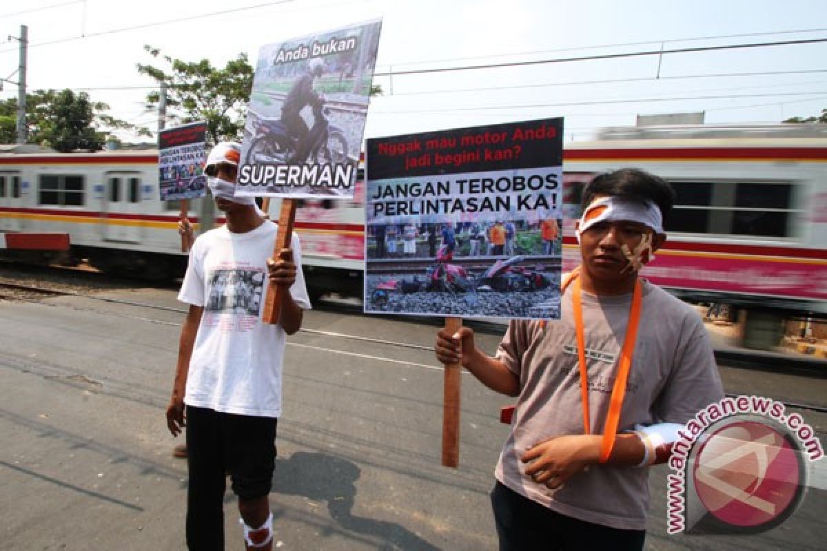 Dishub Bekasi minta Kemenhub tutup perlintasan kereta api sebidang