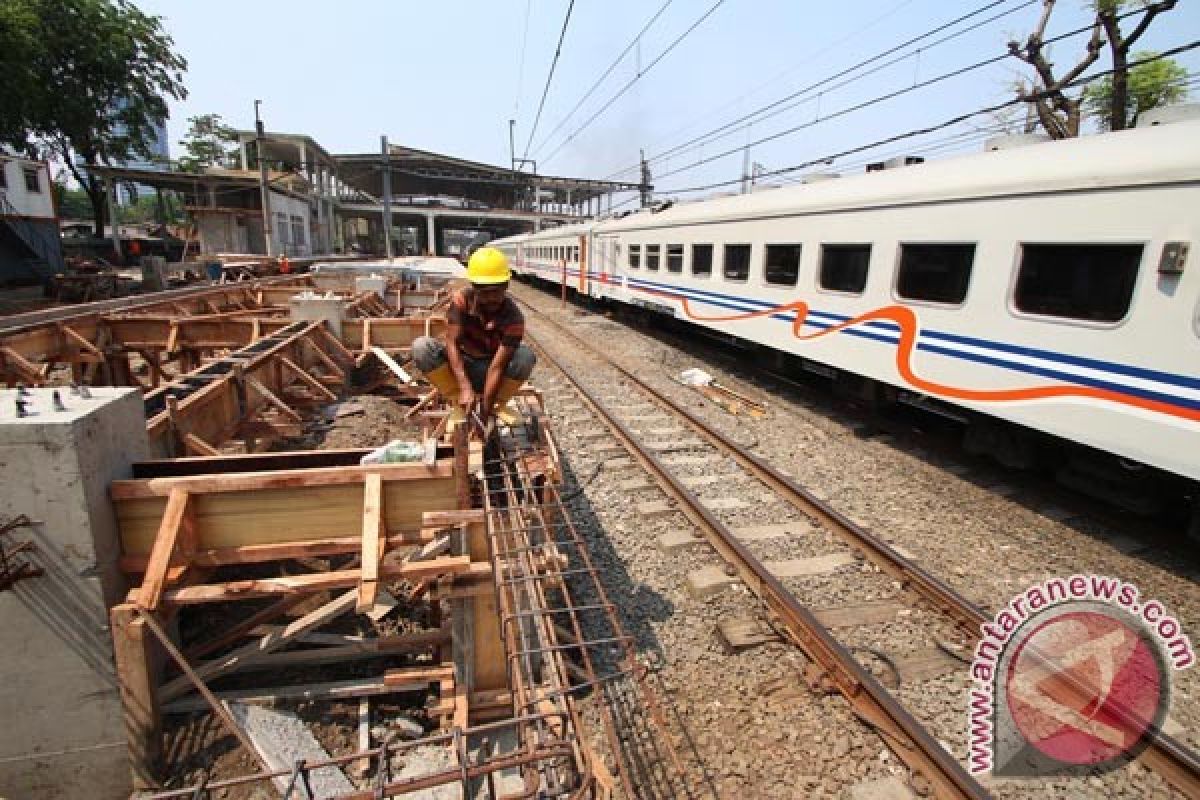 KAI Daop VI akan tindak tegas pelempar kereta api