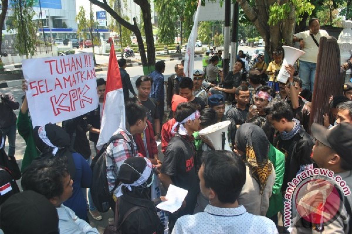 TOLAK REVISI UU KPK