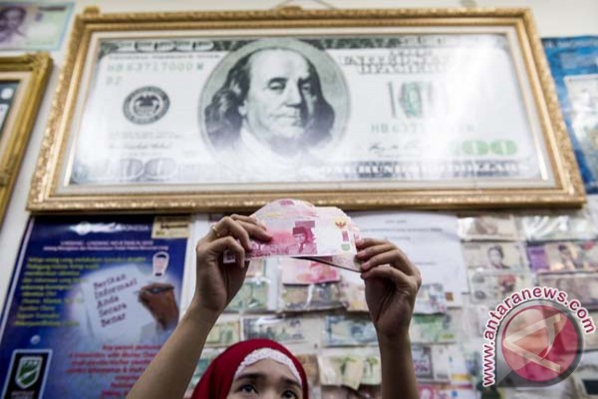 Rupiah Senin sore melemah menjadi Rp13.642