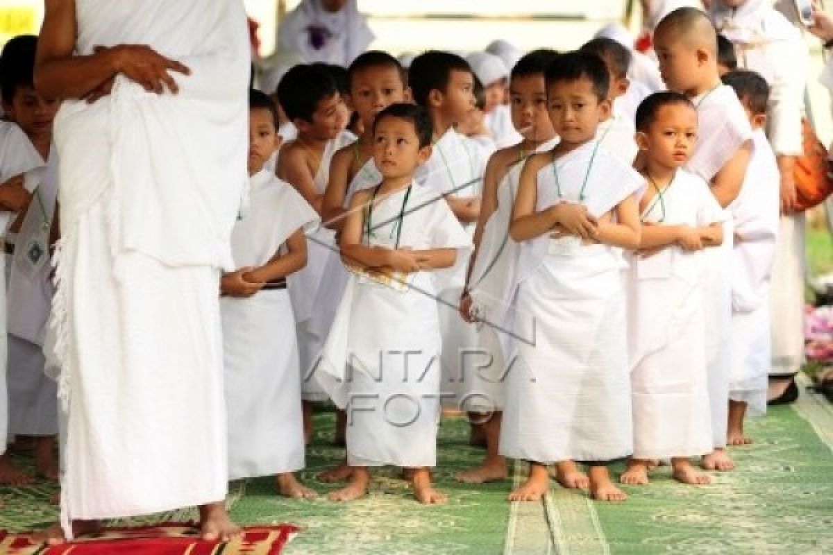 1.001 santri Kota Singkawang ikuti manasik haji