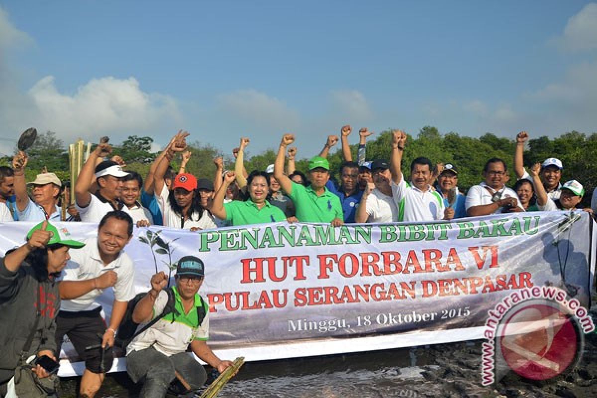 Gubernur Bali Tanam Mangrove Di Desa Serangan