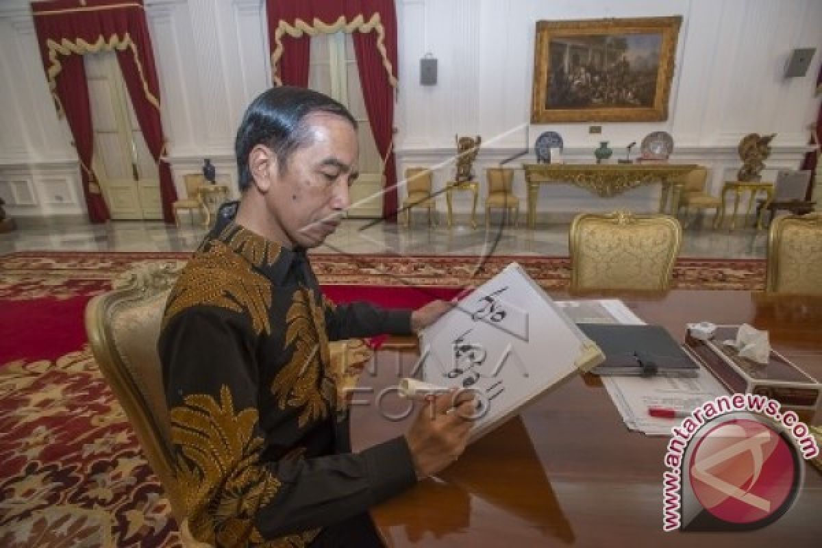 Memaknai Kerja Dalam Setahun Pemerintahan Presiden Jokowi