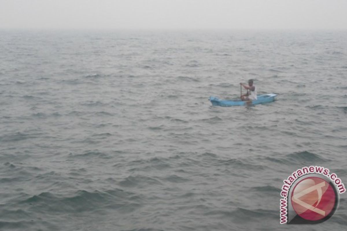 Menangkap Ikan di Perairan Danau Toba