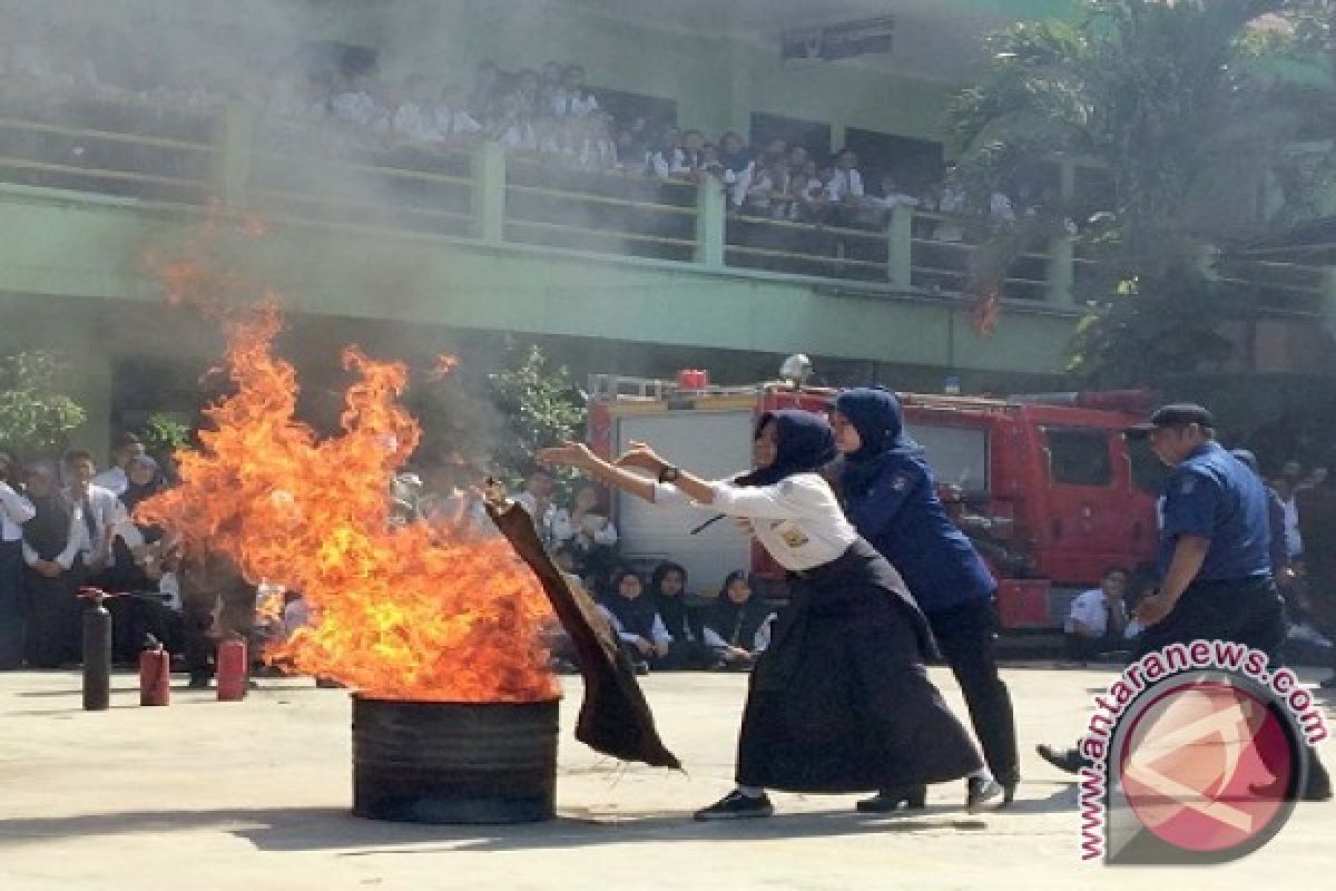 Ratusan Pelajar Surabaya Ikuti Pelatihan Antisipasi Kebakaran