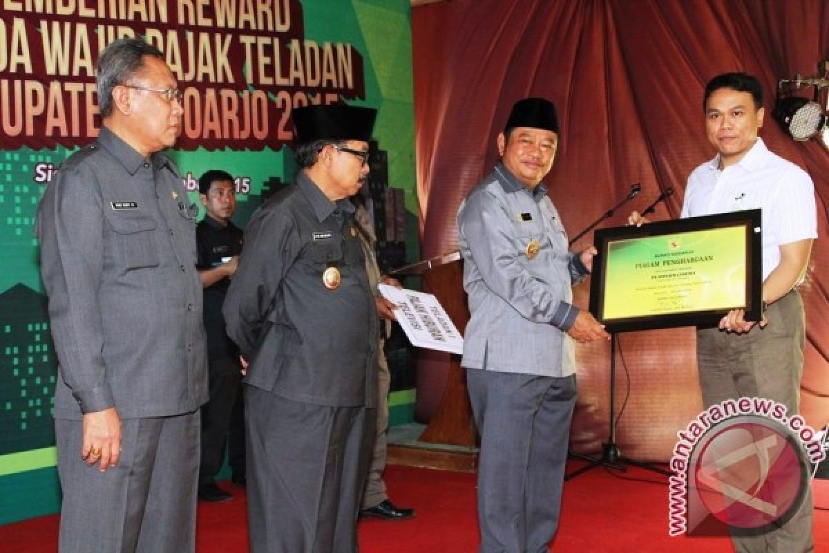 Pemkab Sidoarjo Berikan Penghargaan Wajib Pajak Teladan