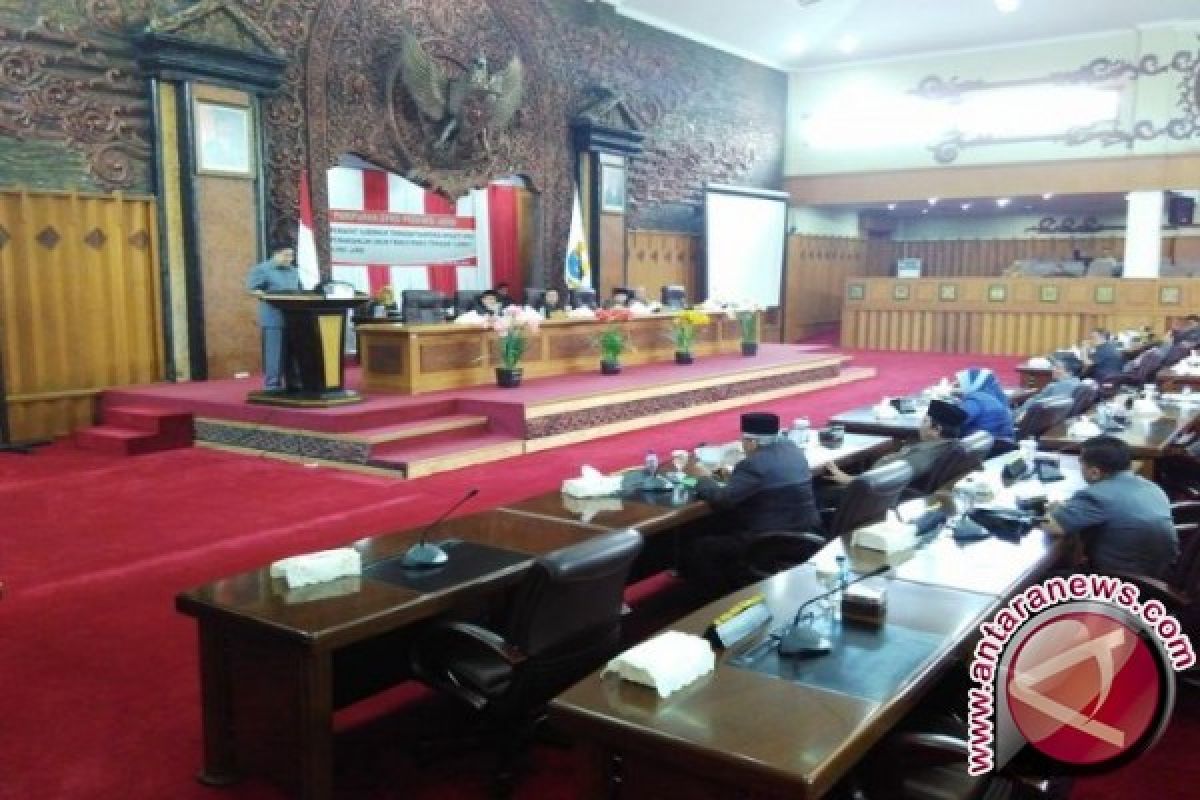 Sembilan Fraksi DPRD Tanggapi RAPBD Pemprov Jambi