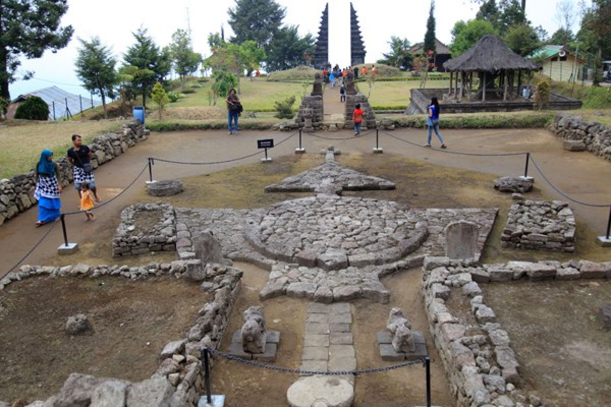 Candi Ceto tujuan wisata favorit Karanganyar