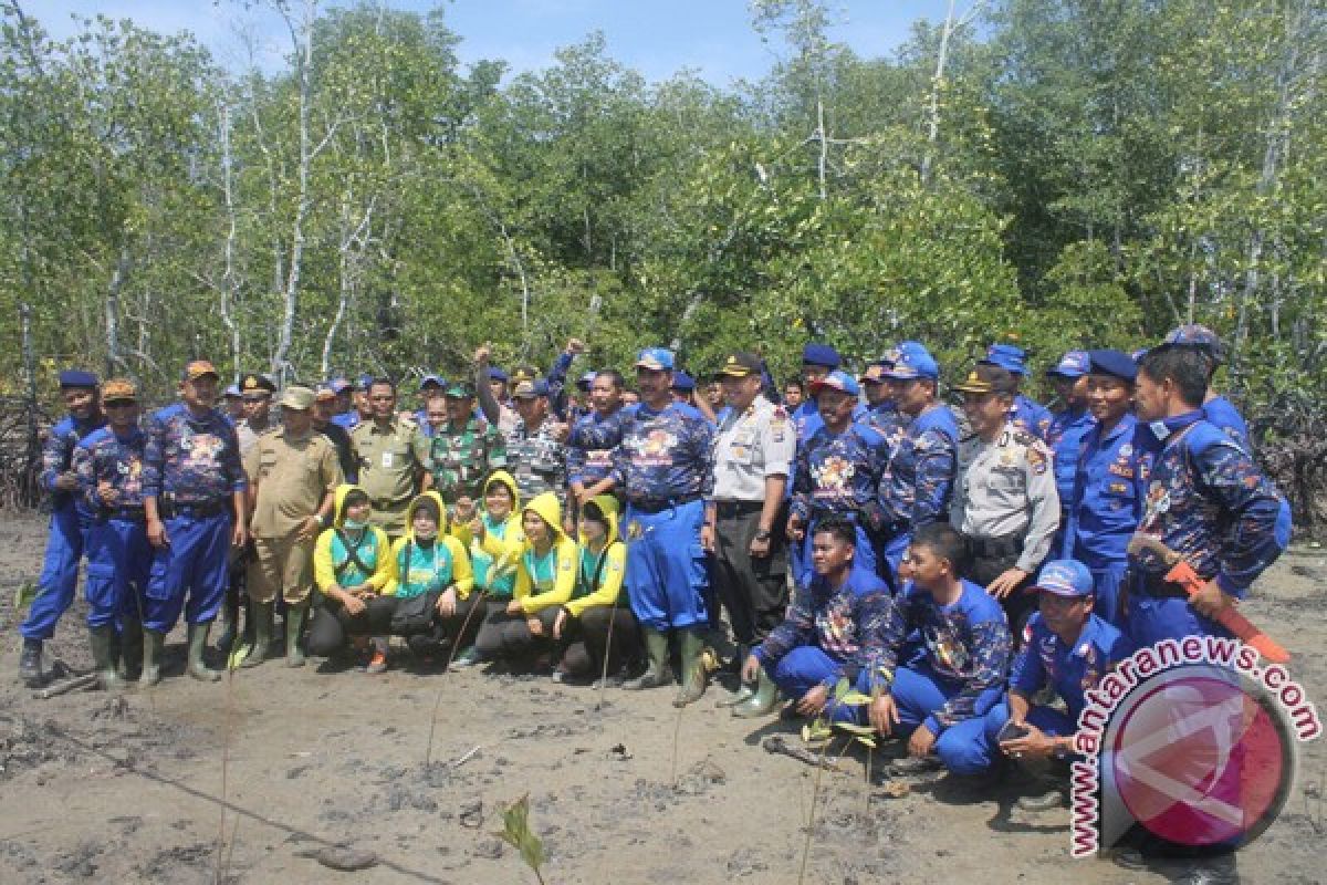 Polres TanbuTanam 1.000 Bibit Mangrove 