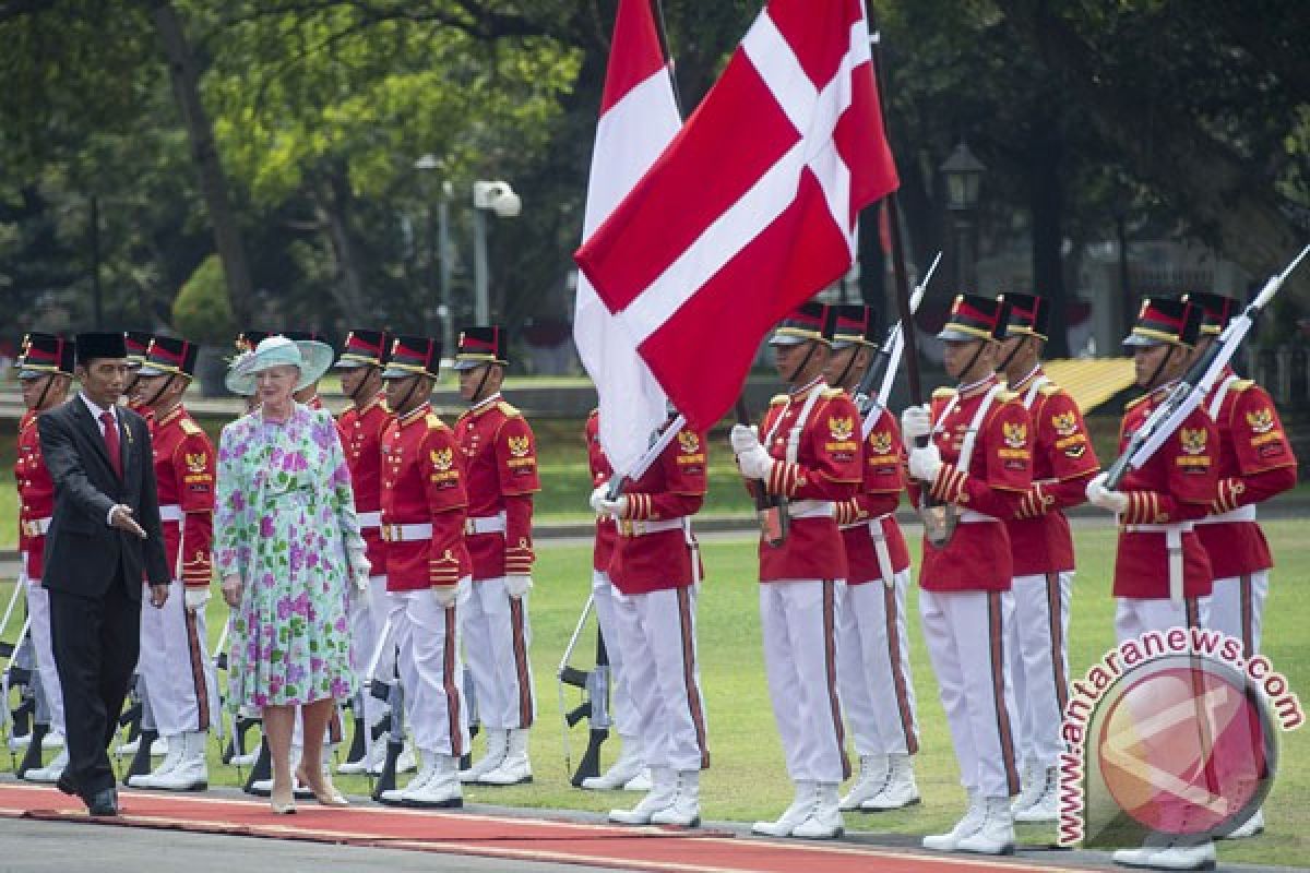 Presiden Jokowi dan Ratu Denmark bicara batik