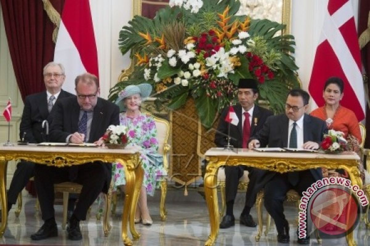 Presiden Jokowi dan Ratu Denmark Berbicara Batik