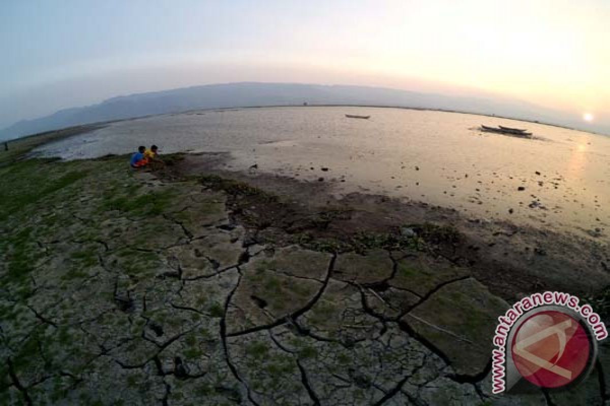 EARTH WIRE -- Indonesian govt allocates Rp187.5 billion for lake rehabilitation