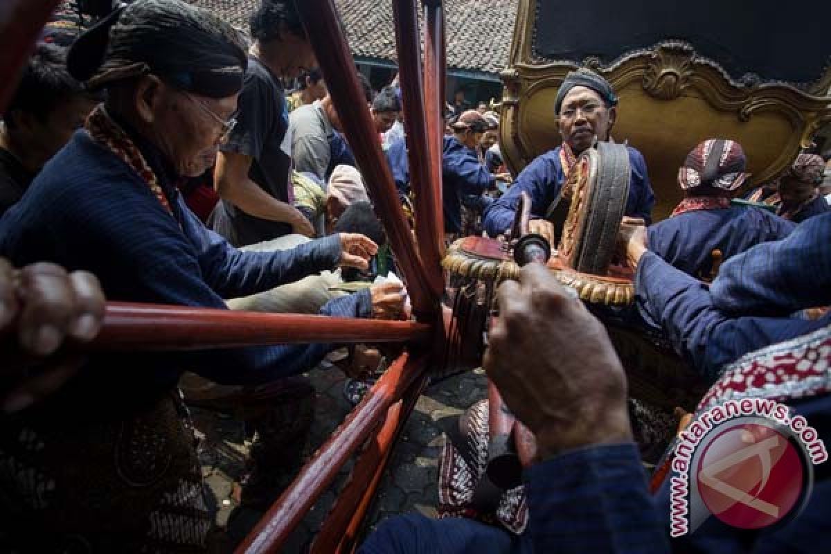Jamasan pusaka Yogyakarta ingatkan pemimpin perhatikan rakyat