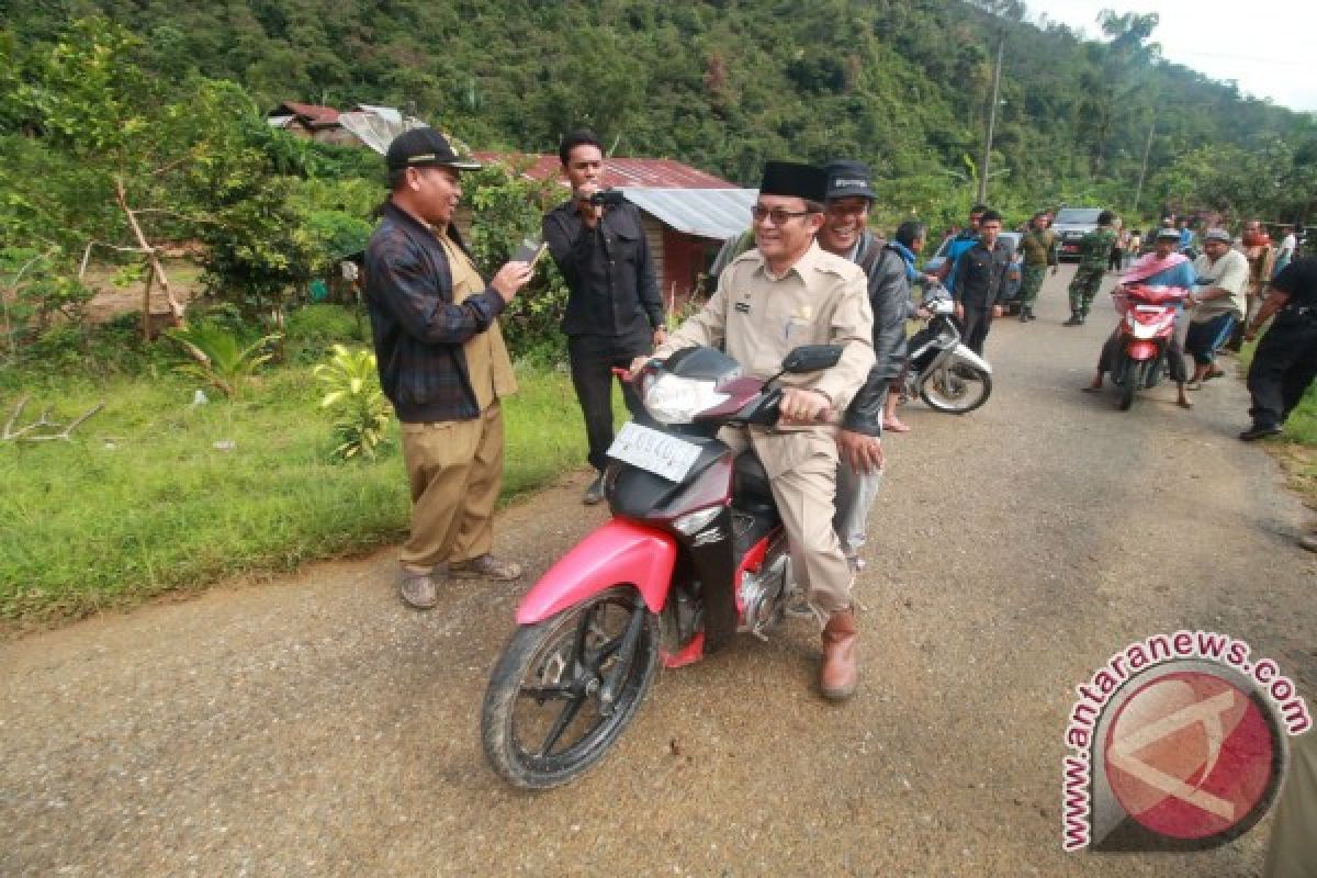 Wabup Tinjau Lokasi Longsor Pakai Sepmor