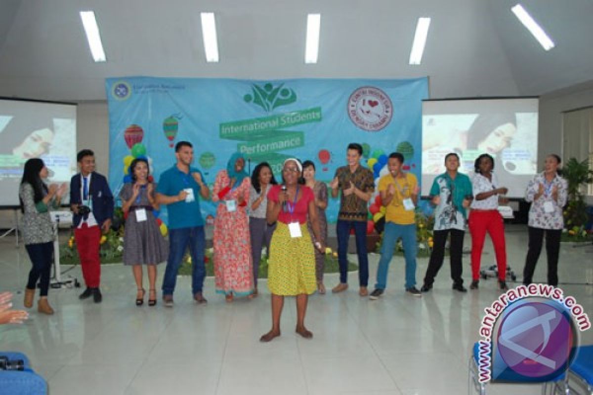 Cara Mencintai Indonesia ala Mahasiswa Asing