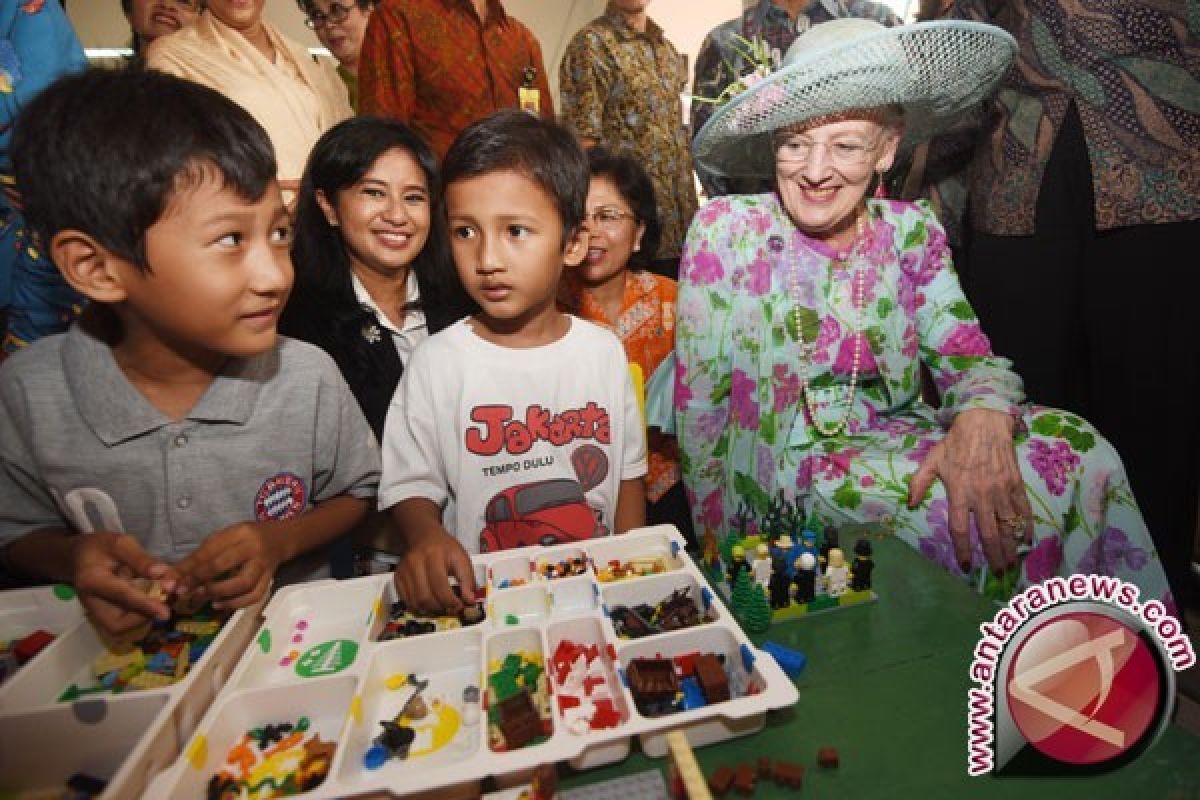 Ratu Denmark Terkesan Kesenian Rakyat Borobudur