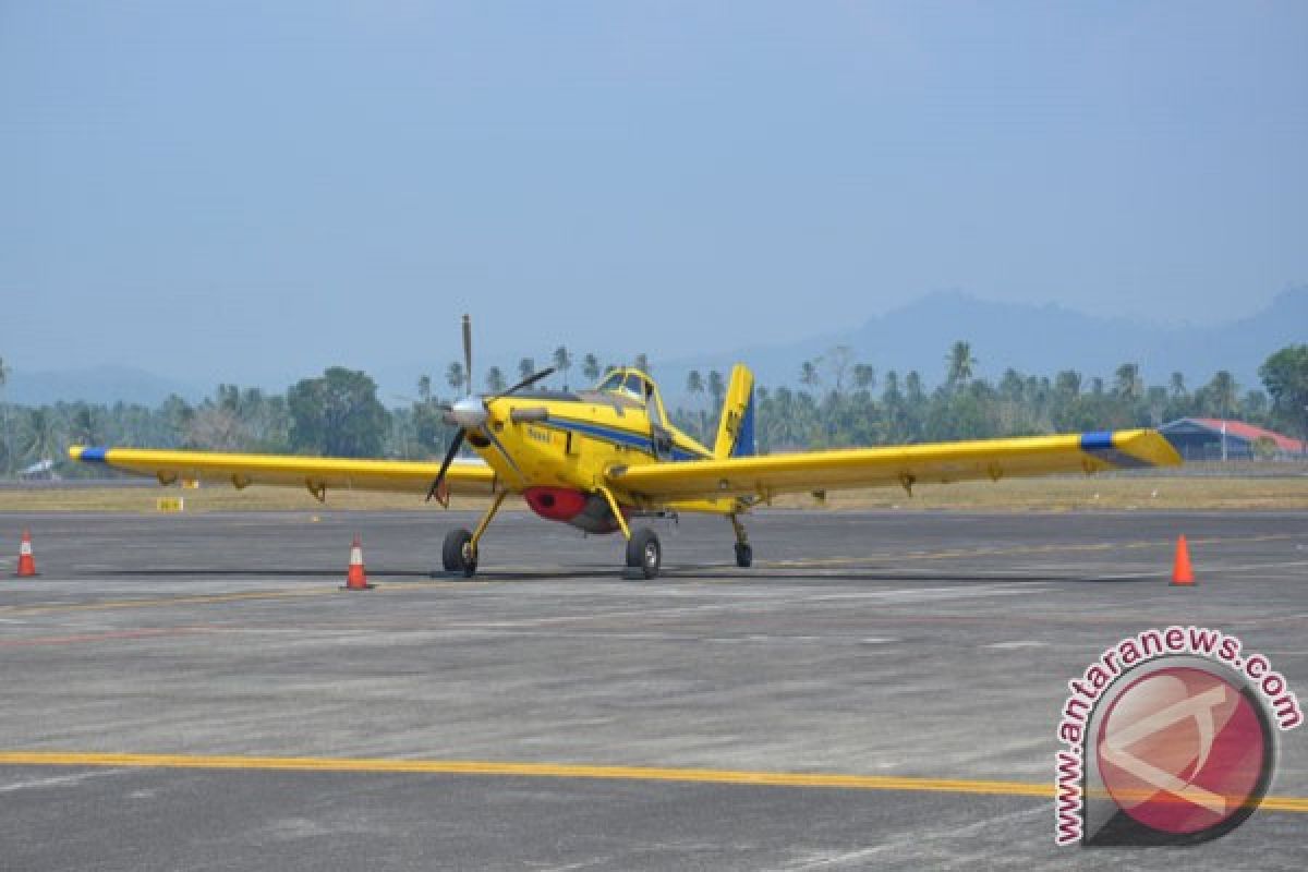 Pesawat "Air Tracktor" Padamkan Api Gunung Klabat 