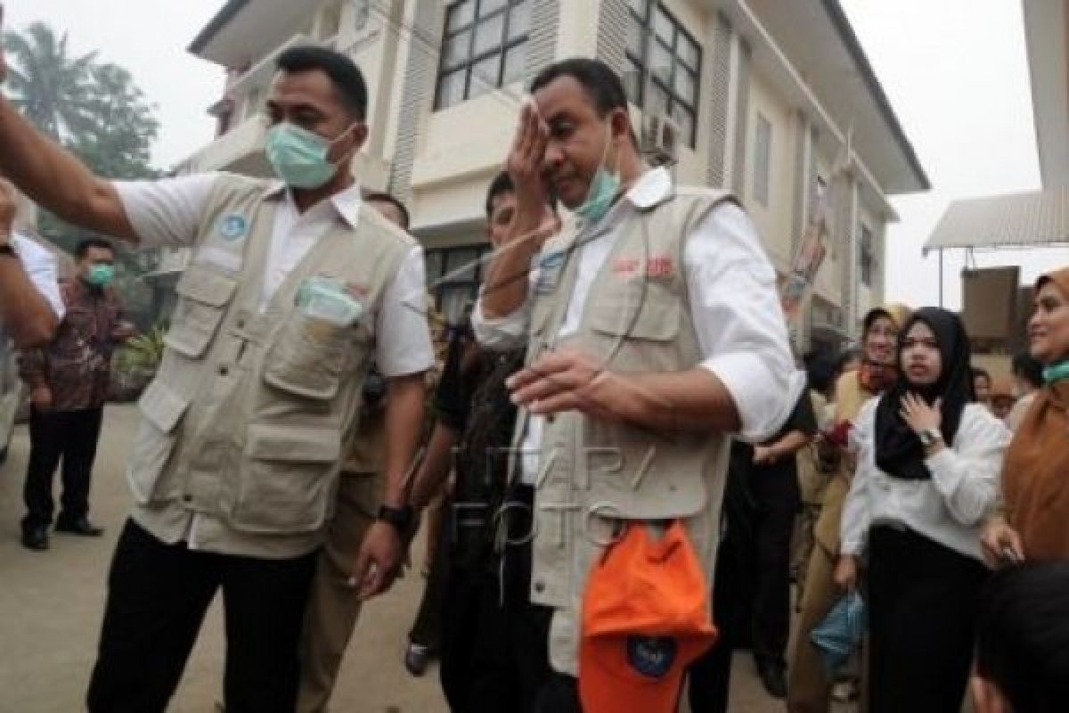 Mendikbud bagikan masker di sekolah terdampak asap