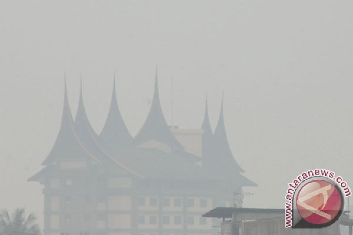 Walhi Sumbar bagikan masker peringati Sumpah Pemuda