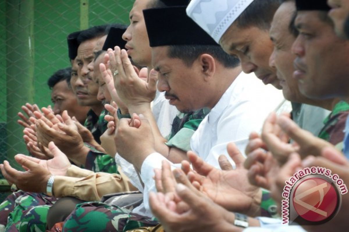 TNI-Warga Malang Gelar Shalat Istisqa