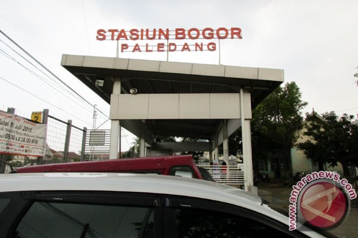 Jalur lintas kereta api Bogor-Sukabumi rawan longsor