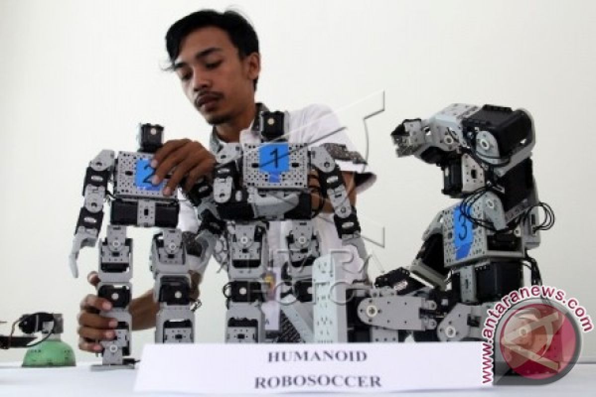 Tiga Tim UNM Ikut Kontes Robot Indonesia 