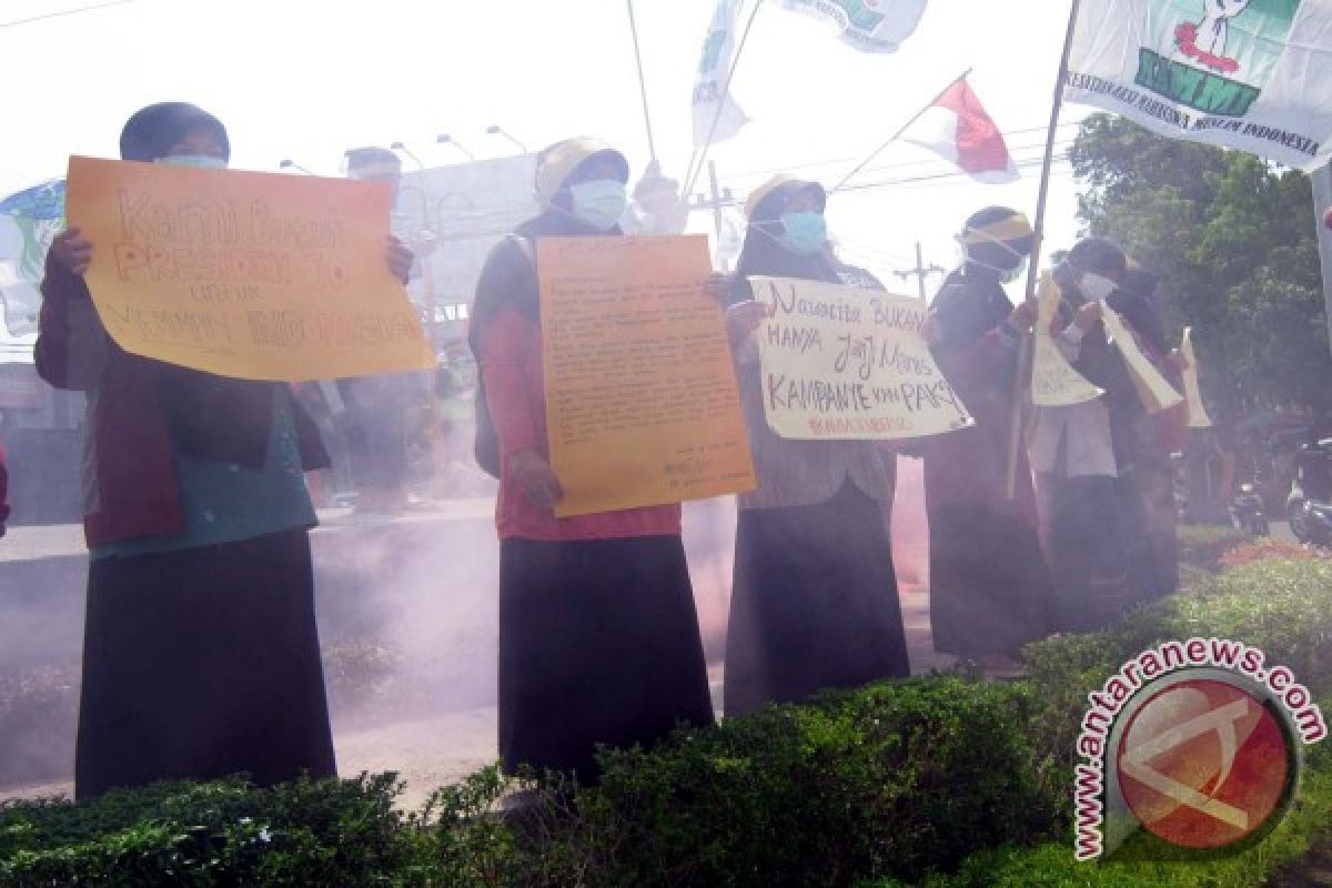 Peringati Sumpah Pemuda Mahasiswa Demo Kabut Asap 