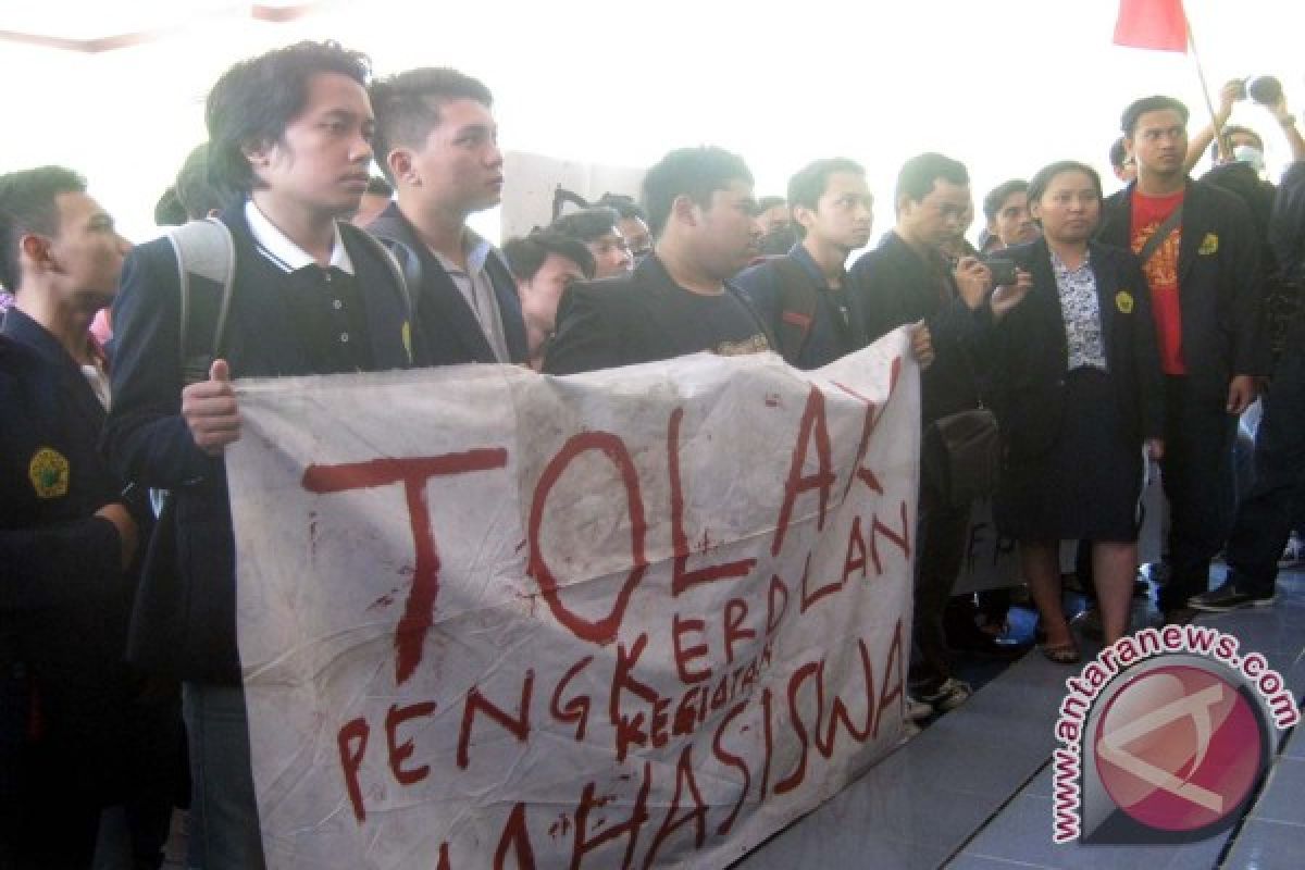 AGMF Demo Tolak Pembatasan Kegiatan Mahasiswa Unej