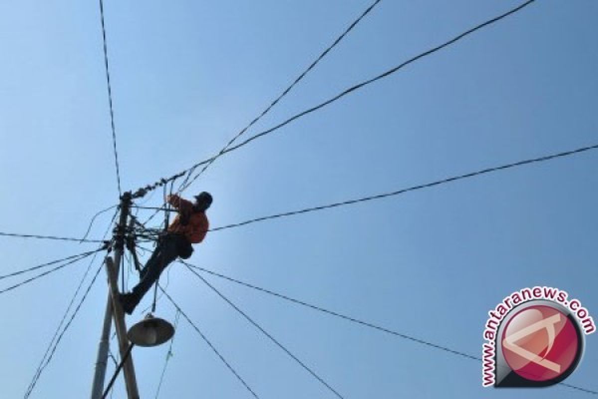 PLN perbaiki listrik di daerah gempa