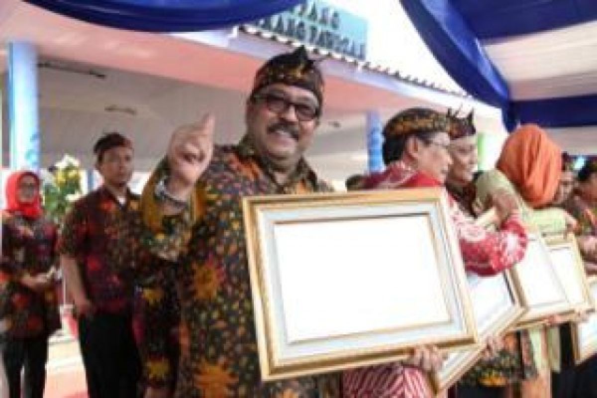 Gubernur Banten Raih Anugerah Aksara Utama