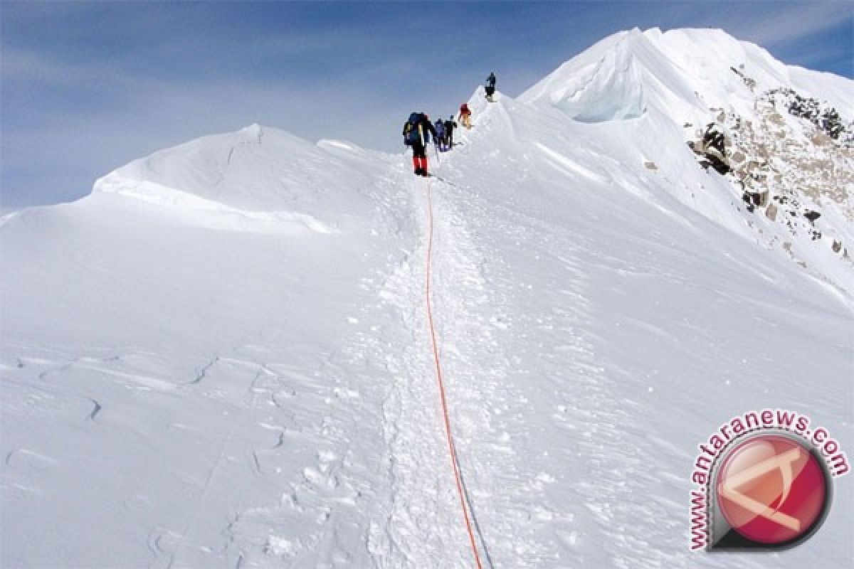 Selama pencarian, Lima mayat ditemukan di Gunung Himalaya