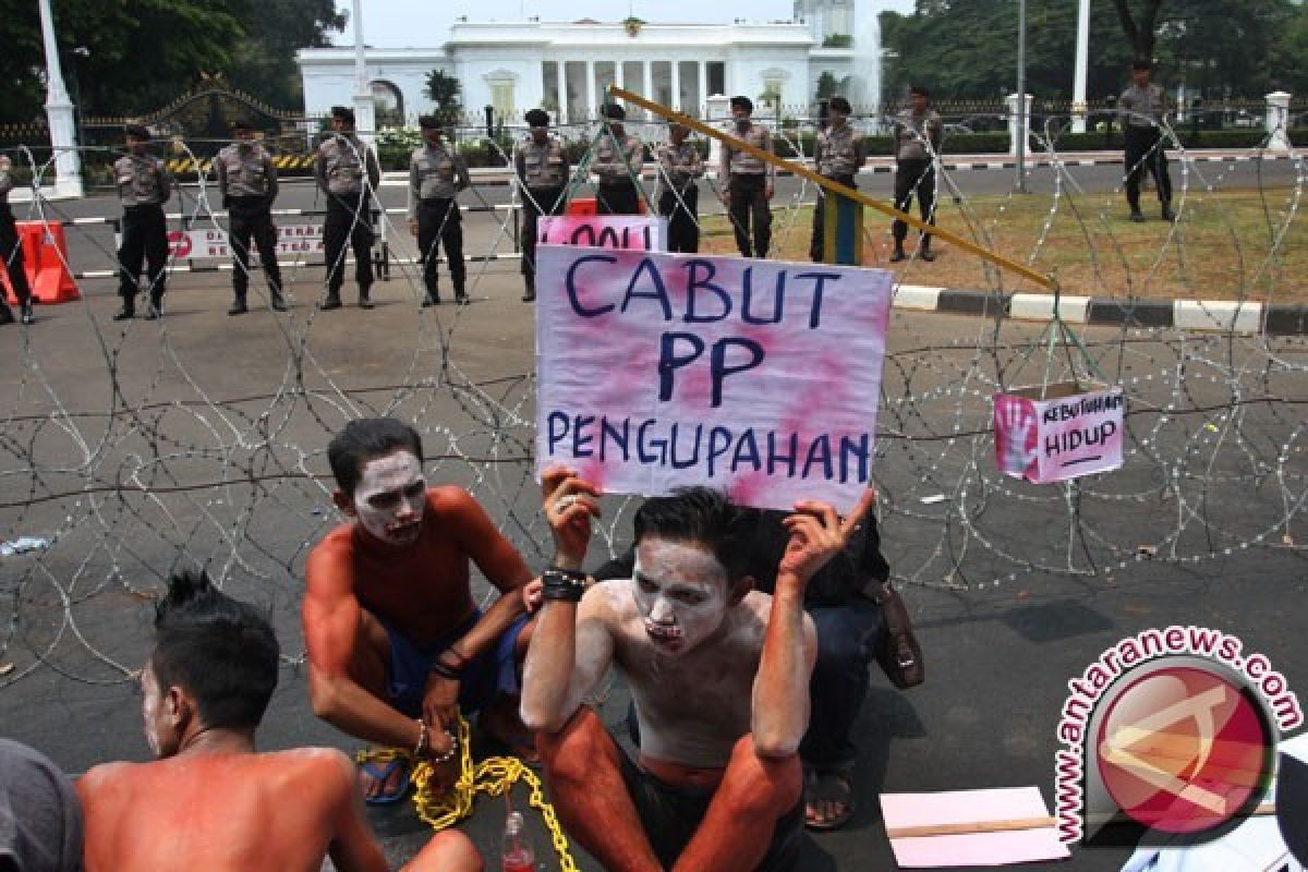 Buruh Menginap di Sekitar Monas hingga PP Pengupahan Dicabut