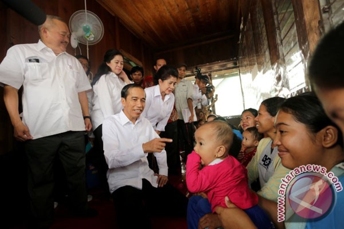 BENCANA ASAP - Jokowi apresiasi LSM pendiri Rumah Evakuasi Balita
