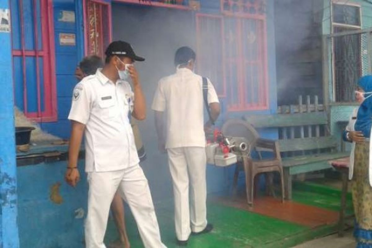 Antisipasi DBD, Puskesmas Panipahan Lakukan Fogging