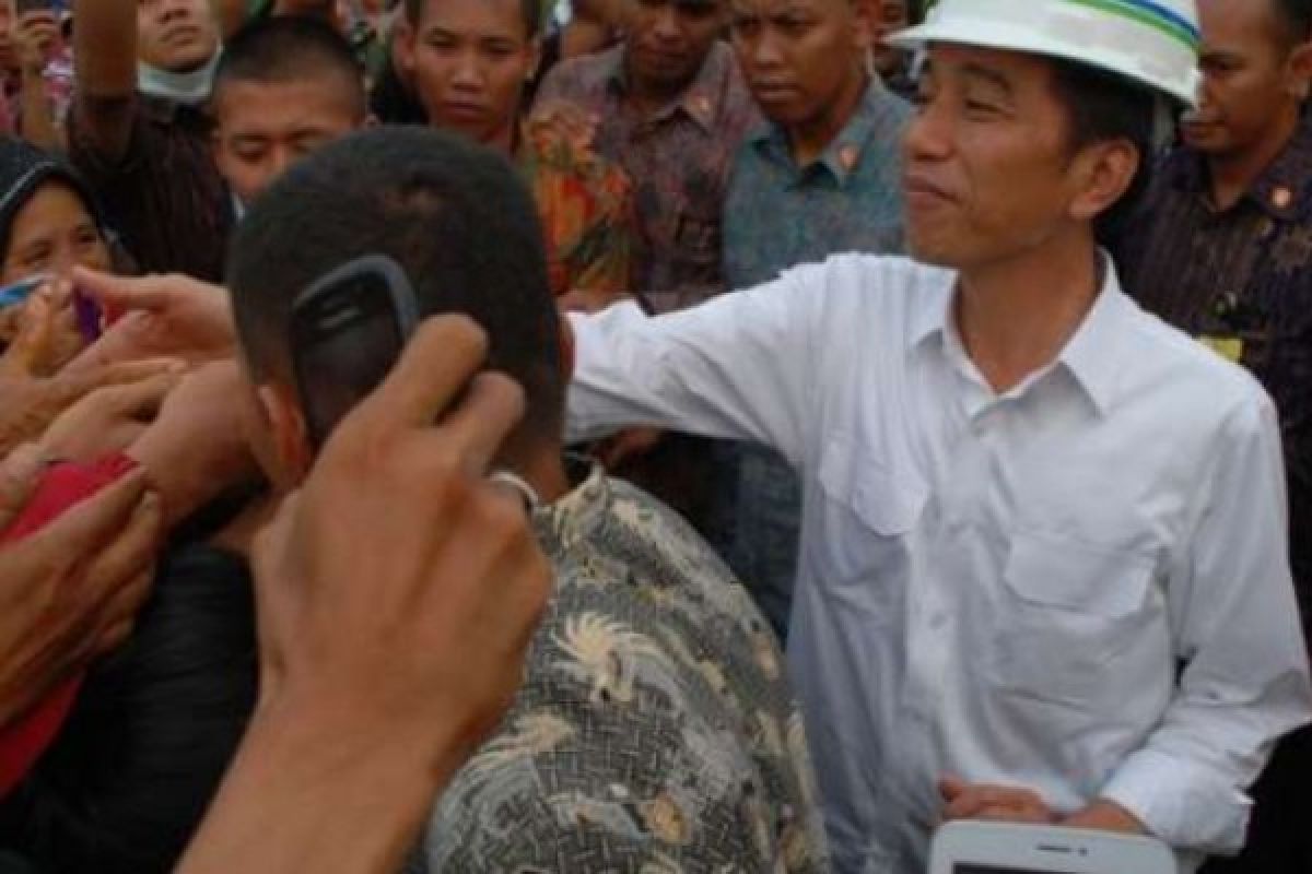 Presiden Jokowi Disambut Ratusan Ibu Rumah Tangga