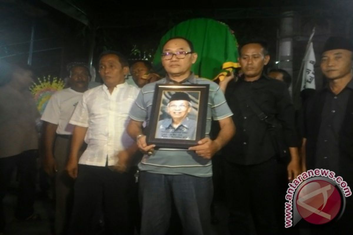 Sartono Dimakamkan di TPU Klegen Kota Madiun