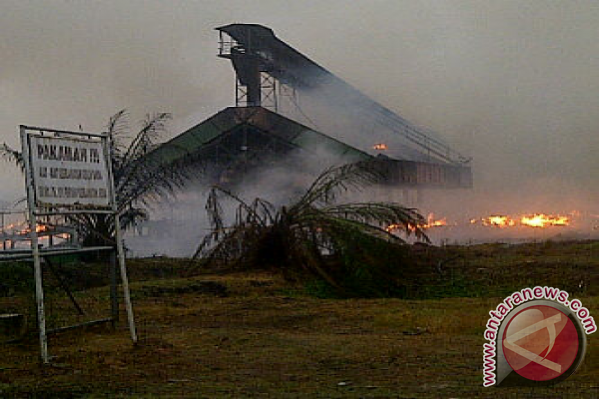 Gudang pupuk Mitra Ogan musnah terbakar