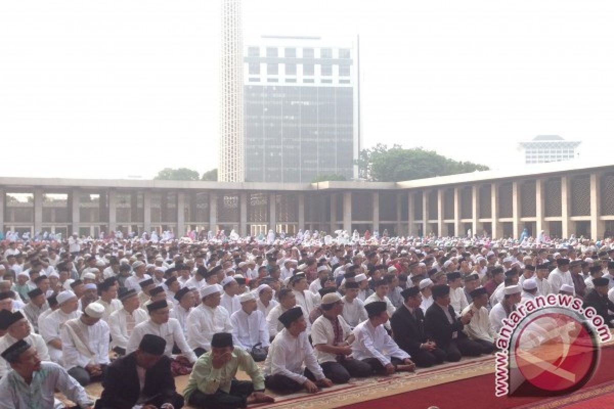 Shalat Istiqa di Istiqlal diikuti ribuan orang
