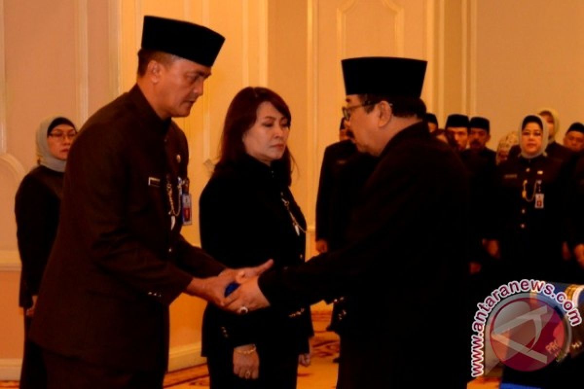 Gubernur Tunjuk Supratomo Jabat Kadispora Jatim