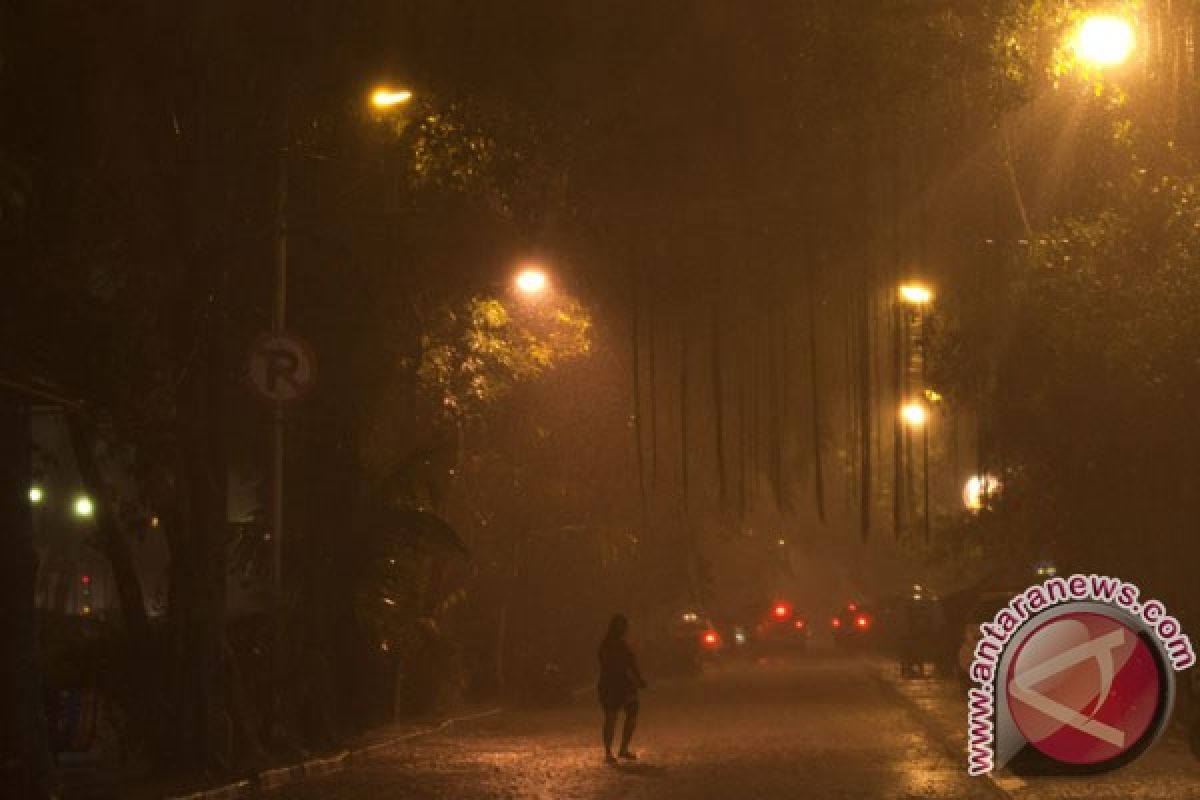 Sabtu malam diperkirakan hujan ringan guyur Jakarta