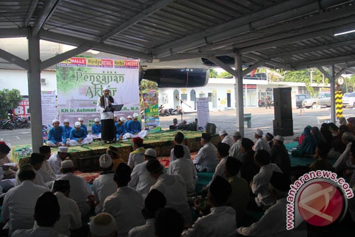 Peserta Pengajian dan Tausiah Akbar Membludak â€œWujud HardysMalls Banyuwangi Semakin Dekat Dengan Masyarakatâ€