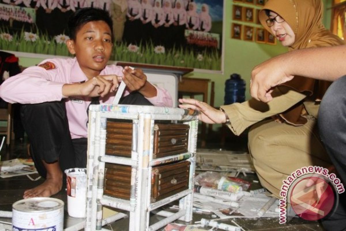 Disdik Kukar Gelar Lomba Pemanfaatan Barang Bekas  