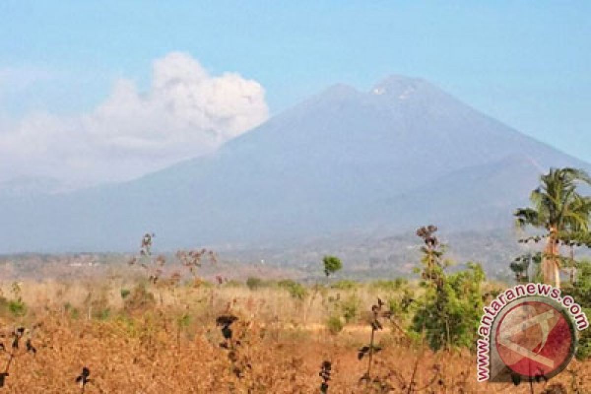 Pemerintah diminta buka jalur pendakian Rinjani