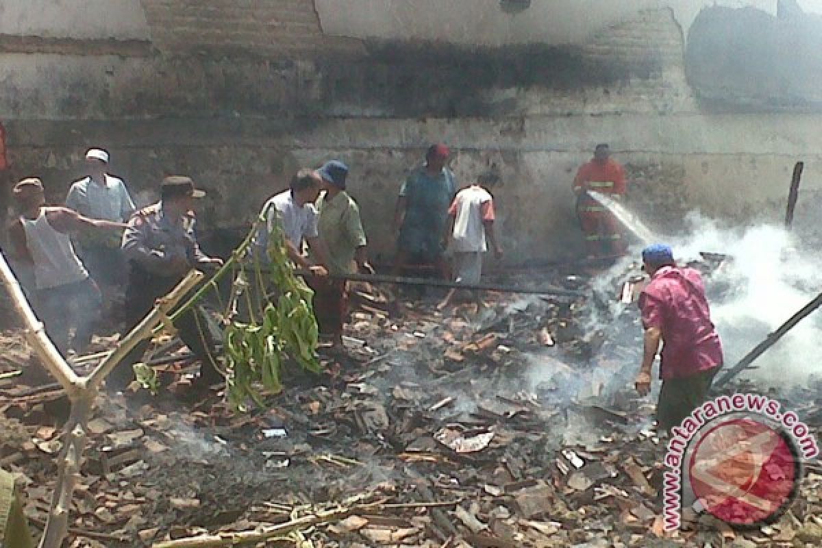 Gudang di Kawasan Ponpes di Sumenep Terbakar