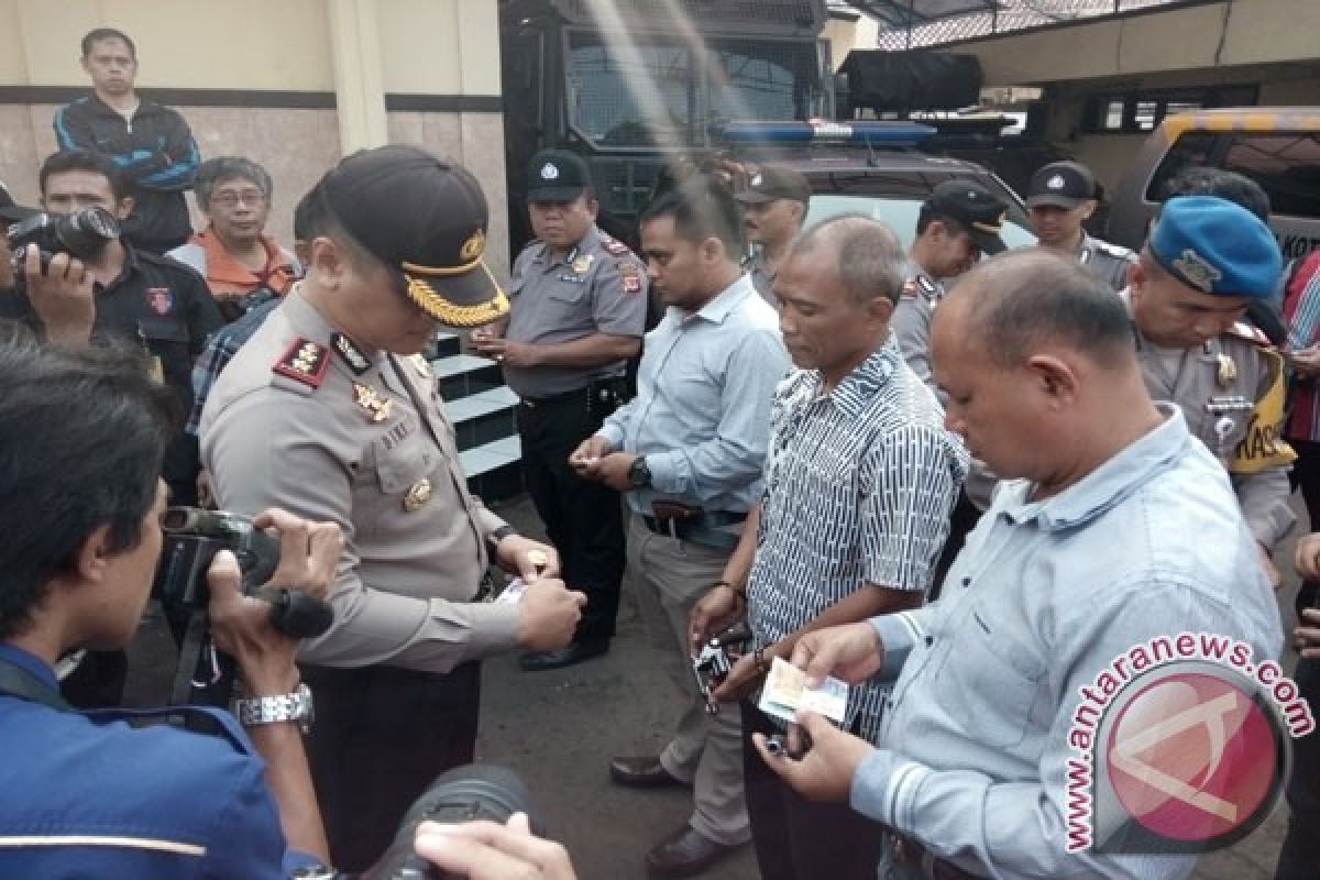 Polisi Sukabumi Pemegang Senjata Api Diperiksa