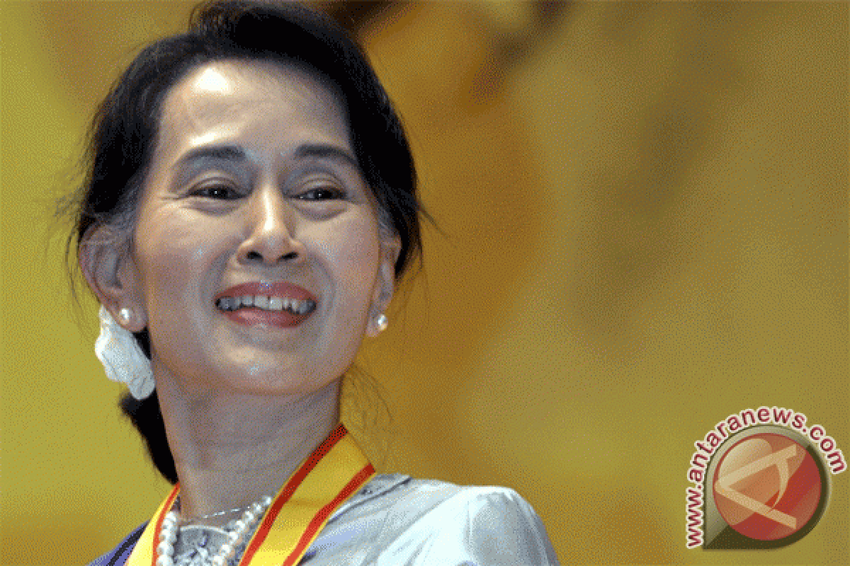 San Suu Kyi  Calonkan Diri Jadi Presiden Myanmar