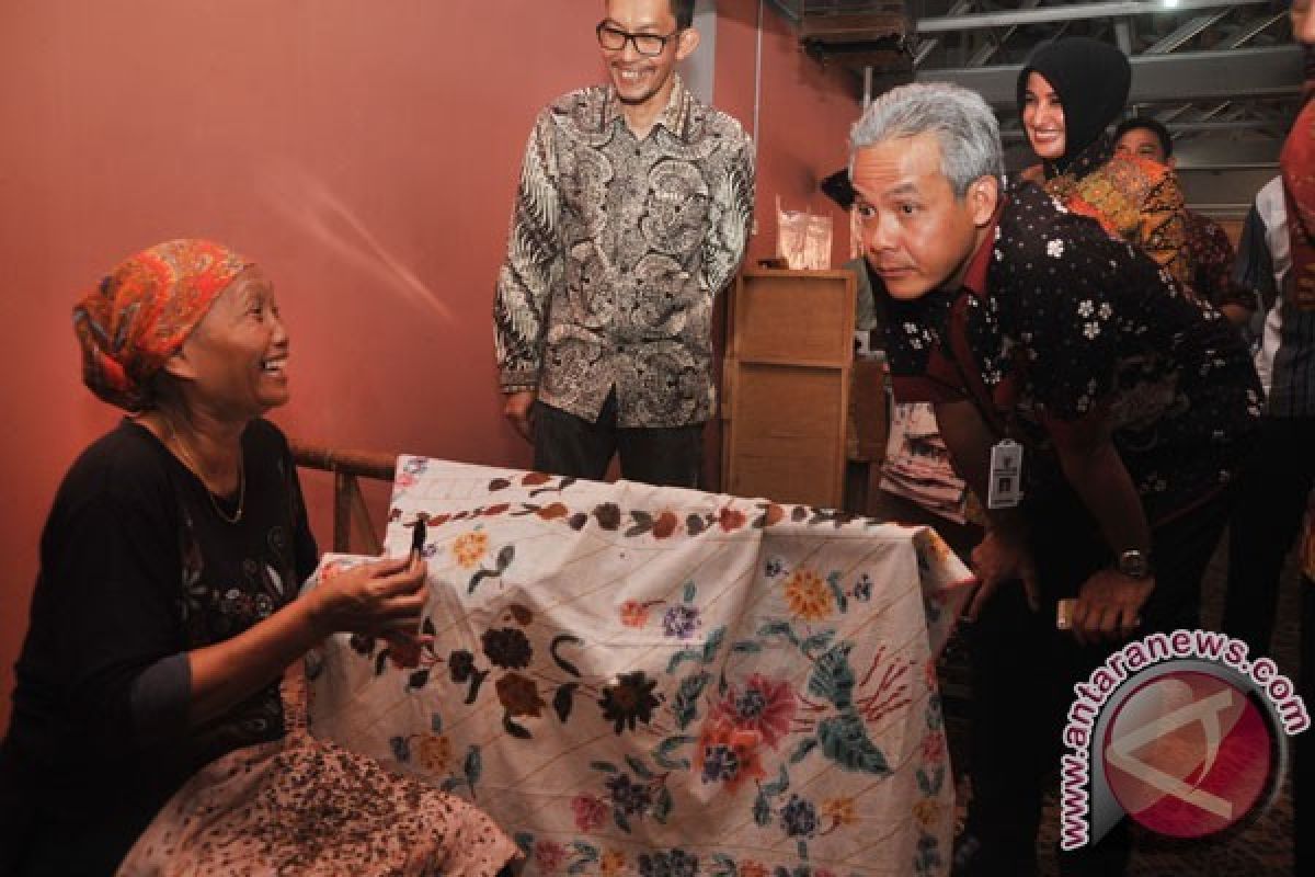 Lindungi Batik, Ganjar Izin Abaikan Permendagri No.68/2015